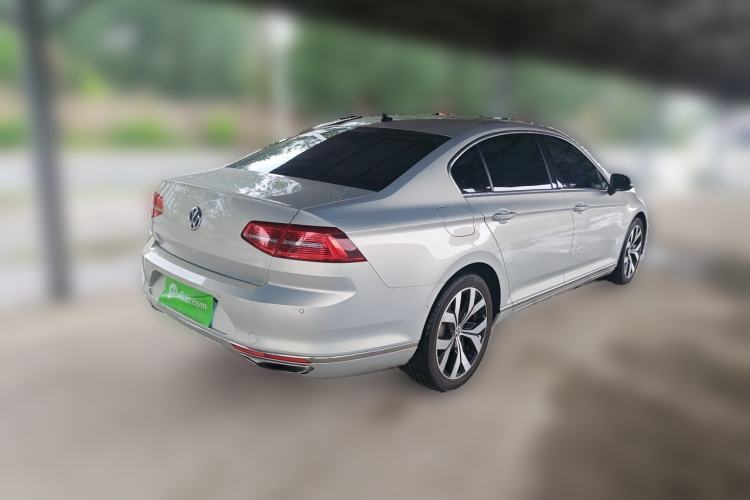Used Volkswagen Magotan 2018 330TSI DSG Luxury Model Rear Right 45 Deg