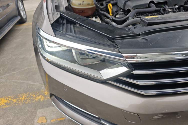 Used Volkswagen Magotan 2018 330TSI DSG Luxury Model Right Front Headlight