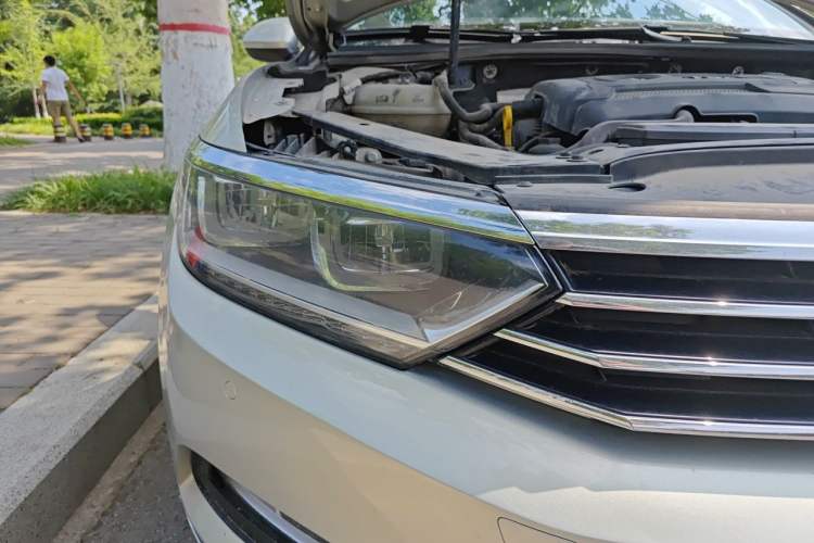 Used Volkswagen Magotan 2018 330TSI DSG Luxury Model Right Front Headlight
