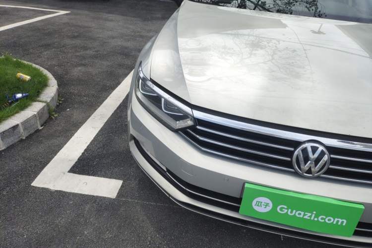 Used Volkswagen Magotan 2018 330TSI DSG Luxury Model Right Front Headlight