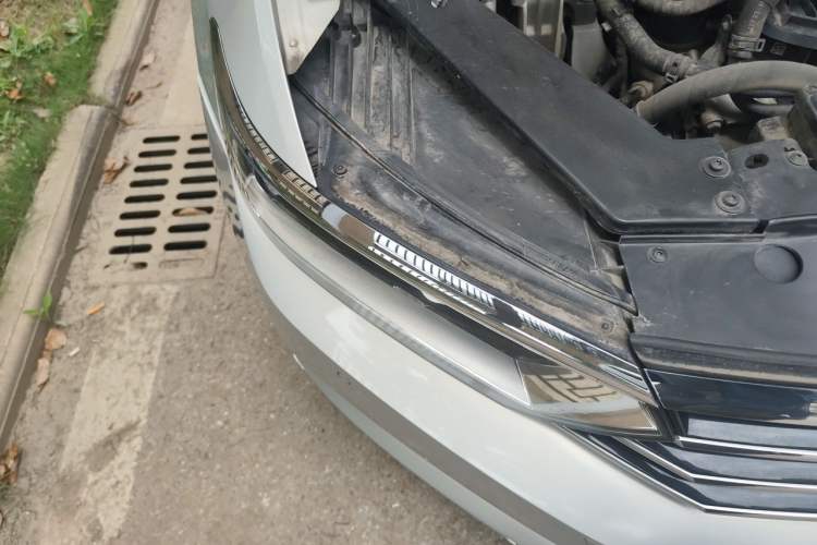 Used Volkswagen Magotan 2018 Facelift 330TSI DSG Luxury Model Right Front Headlight