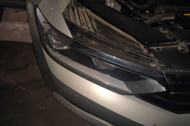 Used Volkswagen Magotan 2018 Facelift 330TSI DSG Luxury Model Right Front Headlight