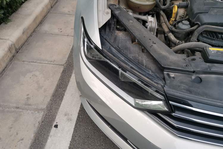 Used Volkswagen Magotan 2018 330TSI DSG Advanced Model Right Front Headlight