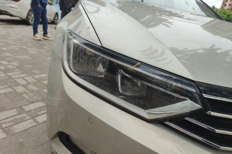 Used Volkswagen Magotan 2018 330TSI DSG Advanced Model Right Front Headlight