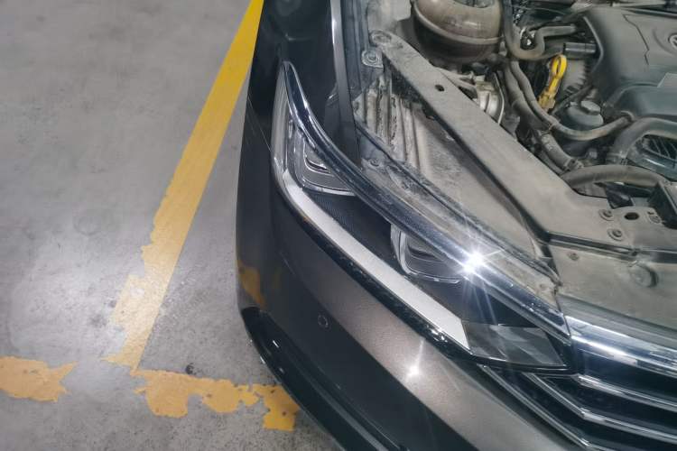 Used Volkswagen Magotan 2018 330TSI DSG Luxury Model Right Front Headlight
