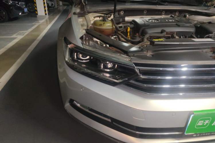 Used Volkswagen Magotan 2018 330TSI DSG Advanced Model Right Front Headlight