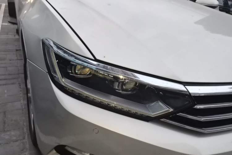 Used Volkswagen Magotan 2018 330TSI DSG Luxury Model Right Front Headlight