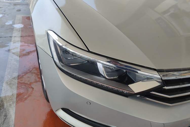 Used Volkswagen Magotan 2018 Facelift 330TSI DSG Luxury Model Right Front Headlight