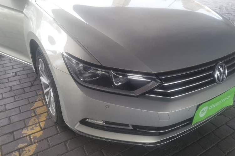 Used Volkswagen Magotan 2018 330TSI DSG Advanced Model Right Front Headlight