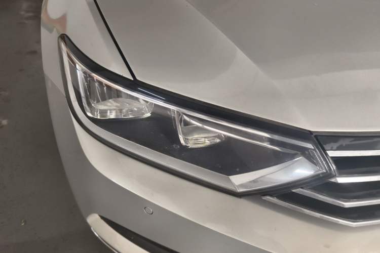Used Volkswagen Magotan 2018 330TSI DSG Advanced Model Right Front Headlight