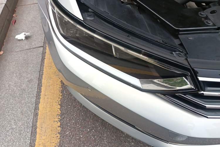 Used Volkswagen Magotan 2018 330TSI DSG Advanced Model Right Front Headlight