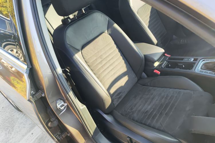 Used Volkswagen Magotan 2018 330TSI DSG Luxury Model Right Front Seat
