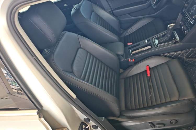 Used Volkswagen Magotan 2018 Facelift 330TSI DSG Luxury Model Right Front Seat