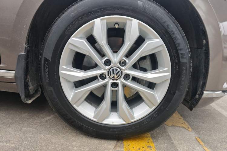 Used Volkswagen Magotan 2018 330TSI DSG Luxury Model Right Front Wheel Hub