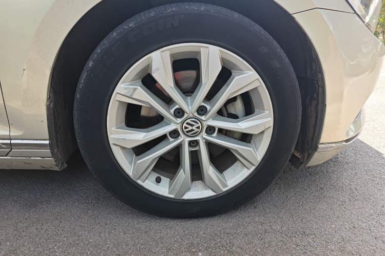 Used Volkswagen Magotan 2018 330TSI DSG Luxury Model Right Front Wheel Hub