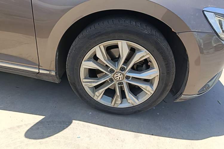 Used Volkswagen Magotan 2018 330TSI DSG Luxury Model Right Front Wheel Hub