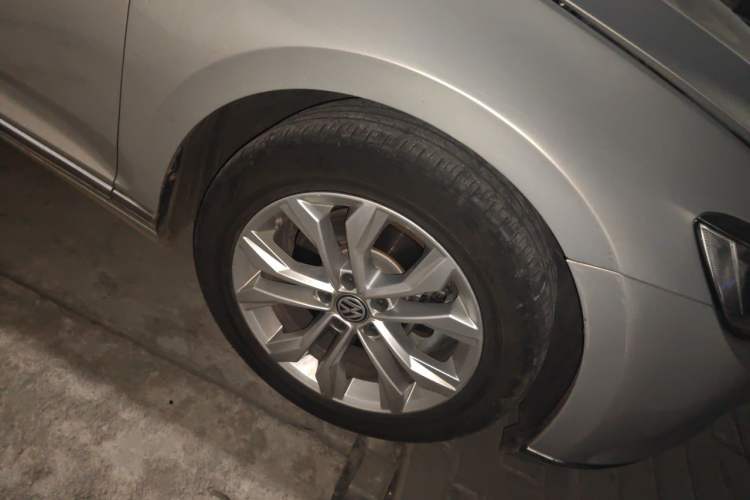Used Volkswagen Magotan 2018 Facelift 330TSI DSG Luxury Model Right Front Wheel Hub