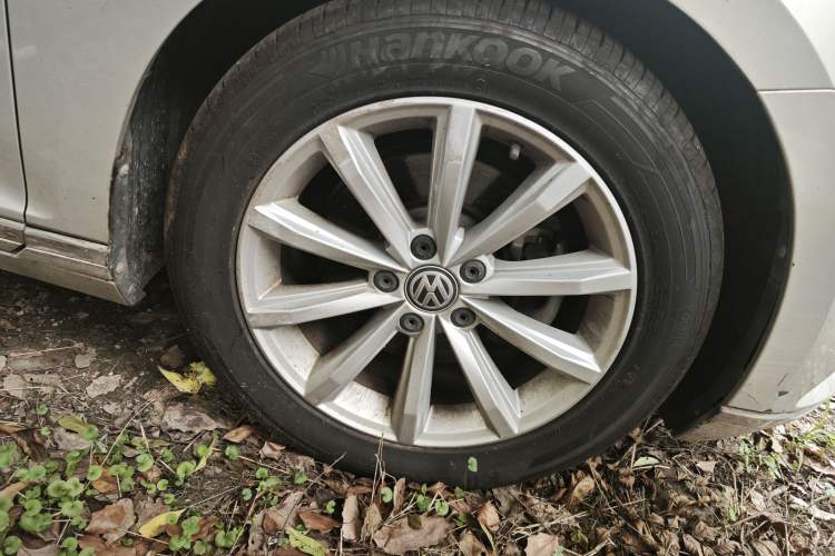 Used Volkswagen Magotan 2018 330TSI DSG Advanced Model Right Front Wheel Hub