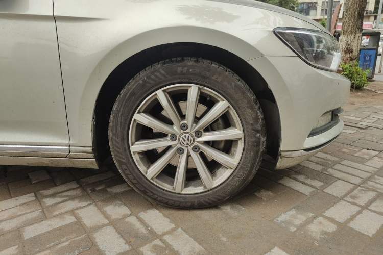 Used Volkswagen Magotan 2018 330TSI DSG Advanced Model Right Front Wheel Hub