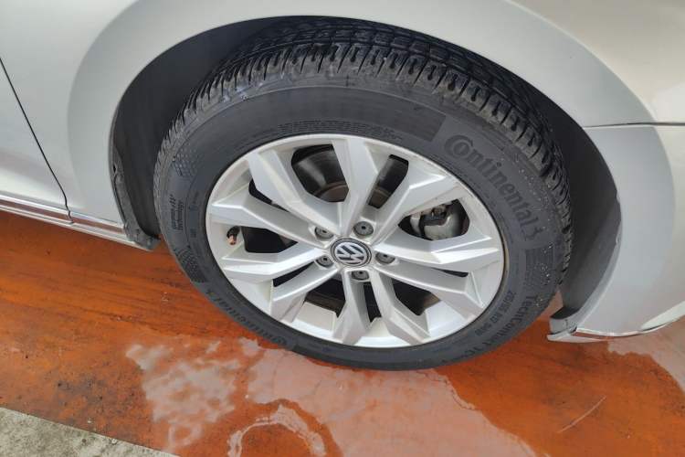 Used Volkswagen Magotan 2018 Facelift 330TSI DSG Luxury Model Right Front Wheel Hub