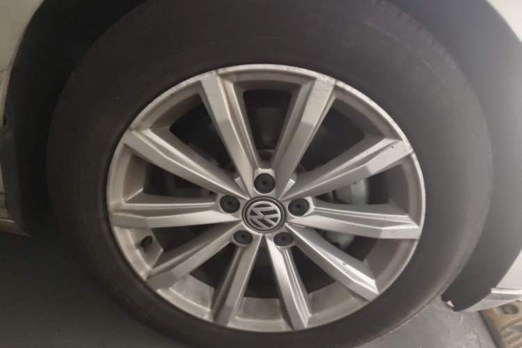 Used Volkswagen Magotan 2018 330TSI DSG Advanced Model Right Front Wheel Hub