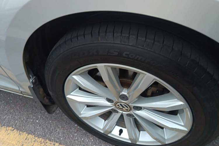 Used Volkswagen Magotan 2018 330TSI DSG Advanced Model Right Front Wheel Hub