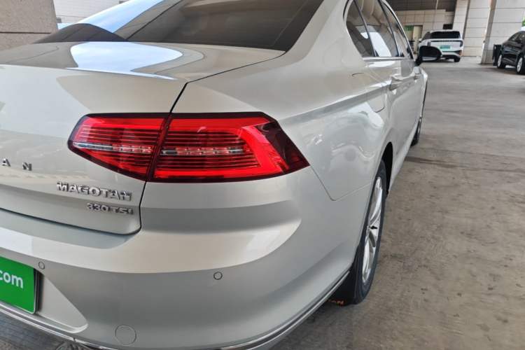 Used Volkswagen Magotan 2018 Facelift 330TSI DSG Luxury Model Right Rear Taillight