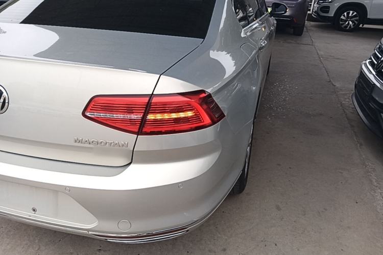 Used Volkswagen Magotan 2018 Facelift 330TSI DSG Luxury Model Right Rear Taillight