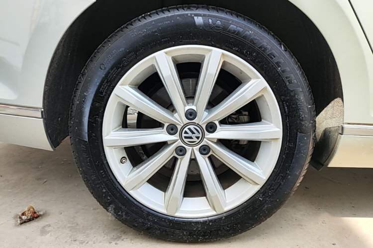 Used Volkswagen Magotan 2018 330TSI DSG Advanced Model Right Rear Wheel Hub