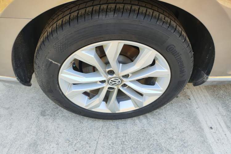 Used Volkswagen Magotan 2018 330TSI DSG Luxury Model Right Rear Wheel Hub
