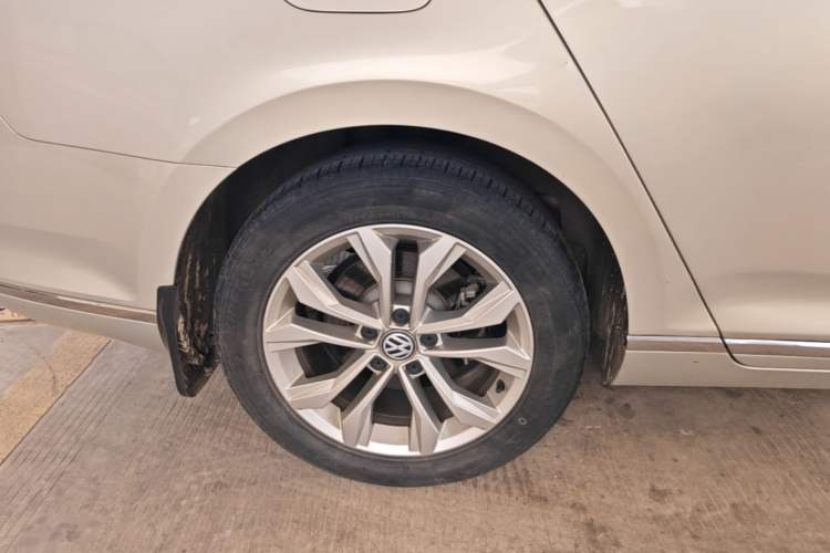 Used Volkswagen Magotan 2018 Facelift 330TSI DSG Luxury Model Right Rear Wheel Hub