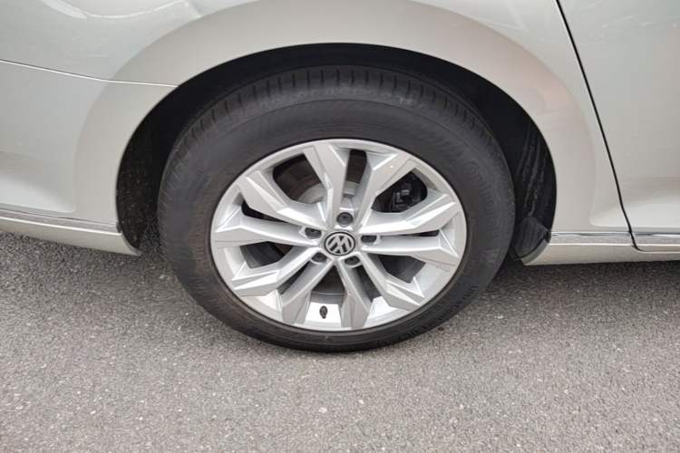 Used Volkswagen Magotan 2018 Facelift 330TSI DSG Luxury Model Right Rear Wheel Hub