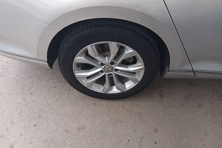 Used Volkswagen Magotan 2018 Facelift 330TSI DSG Luxury Model Right Rear Wheel Hub