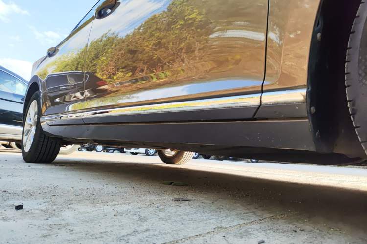 Used Volkswagen Magotan 2018 330TSI DSG Luxury Model Right Side Sill