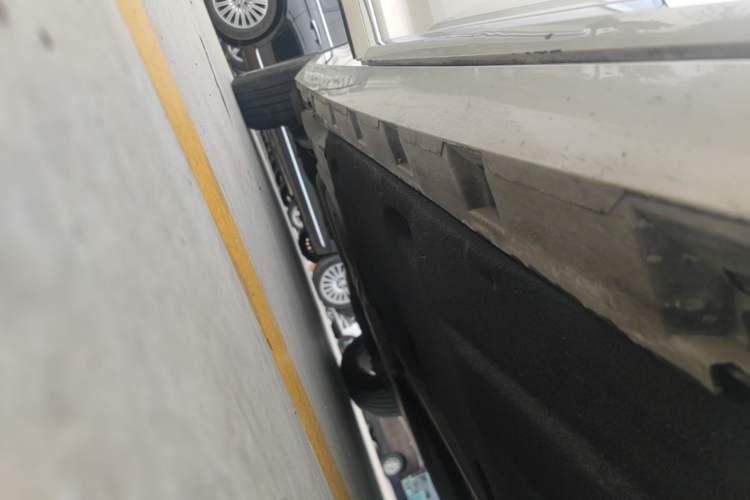 Used Volkswagen Magotan 2018 330TSI DSG Luxury Model Right Side Sill