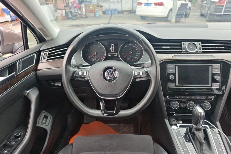 Used Volkswagen Magotan 2018 330TSI DSG Luxury Model Steering Wheel