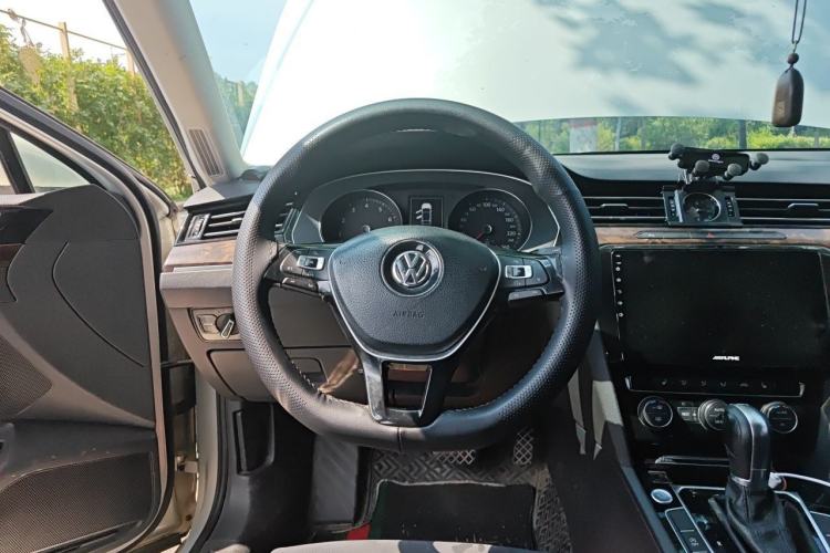 Used Volkswagen Magotan 2018 330TSI DSG Luxury Model Steering Wheel