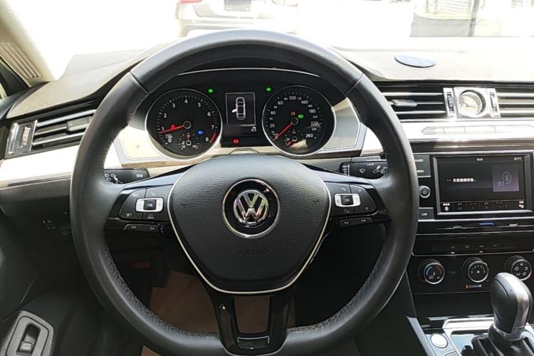 Used Volkswagen Magotan 2018 330TSI DSG Advanced Model Steering Wheel