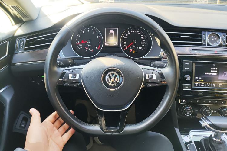 Used Volkswagen Magotan 2018 330TSI DSG Luxury Model Steering Wheel