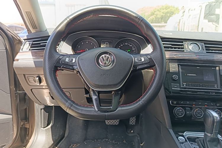 Used Volkswagen Magotan 2018 330TSI DSG Luxury Model Steering Wheel