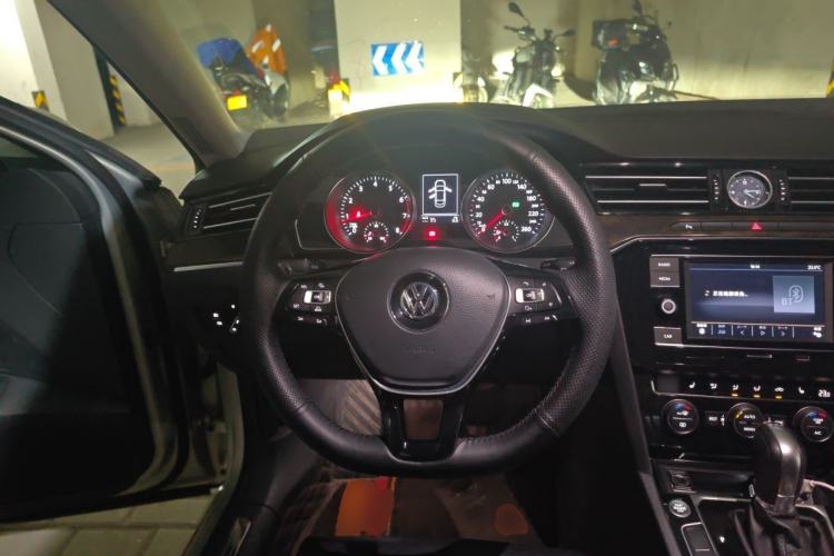 Used Volkswagen Magotan 2018 Facelift 330TSI DSG Luxury Model Steering Wheel