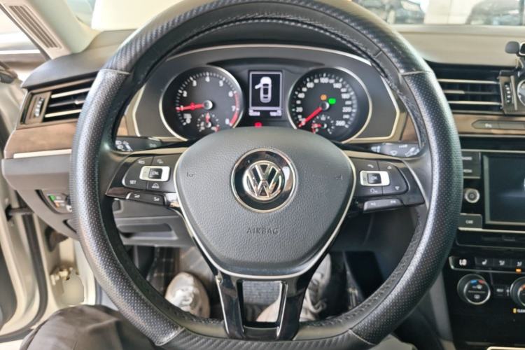 Used Volkswagen Magotan 2018 Facelift 330TSI DSG Luxury Model Steering Wheel