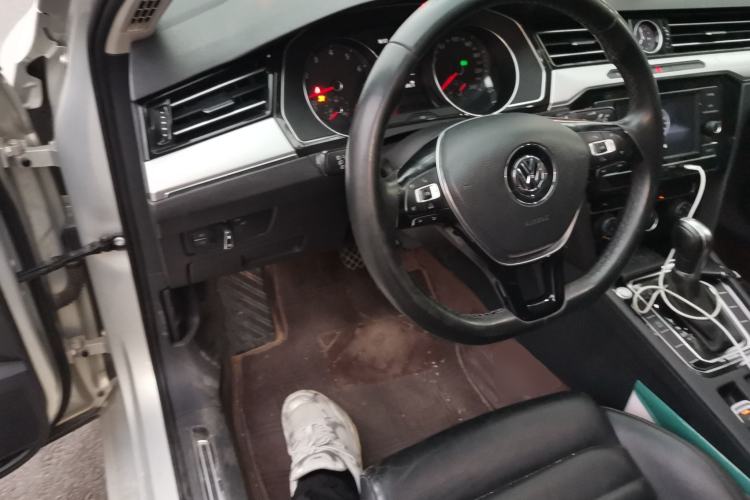Used Volkswagen Magotan 2018 330TSI DSG Advanced Model Steering Wheel