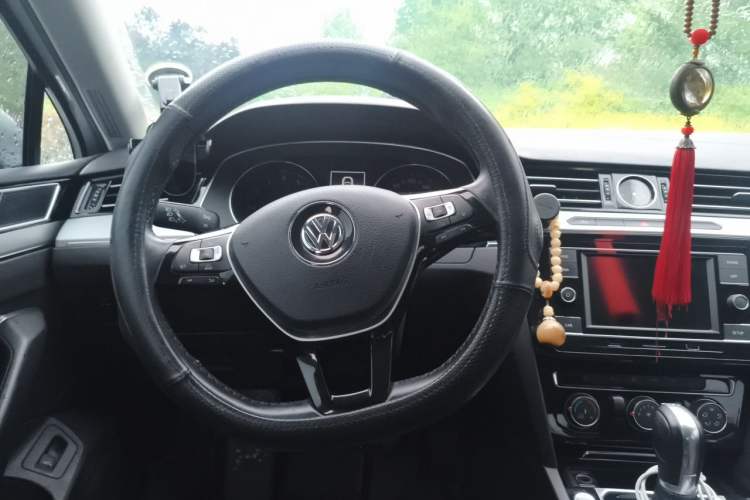 Used Volkswagen Magotan 2018 330TSI DSG Advanced Model Steering Wheel