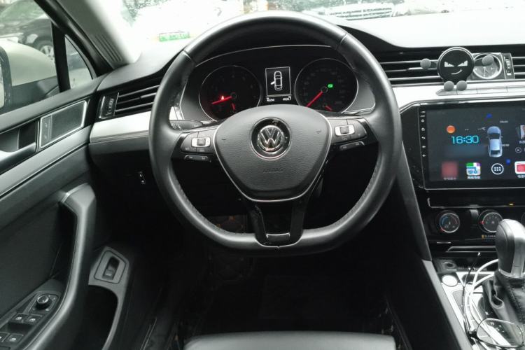 Used Volkswagen Magotan 2018 330TSI DSG Advanced Model Steering Wheel