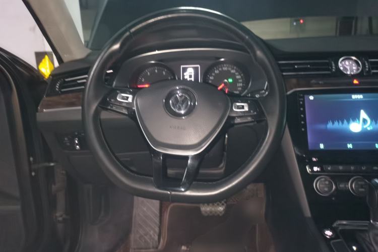Used Volkswagen Magotan 2018 330TSI DSG Luxury Model Steering Wheel