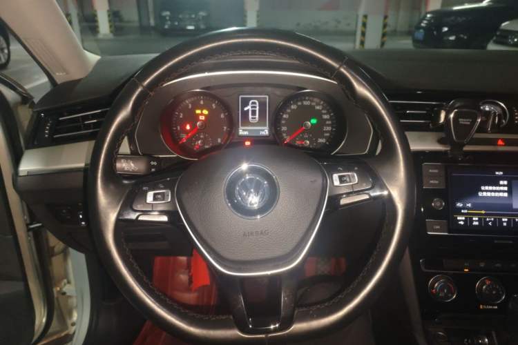Used Volkswagen Magotan 2018 330TSI DSG Advanced Model Steering Wheel