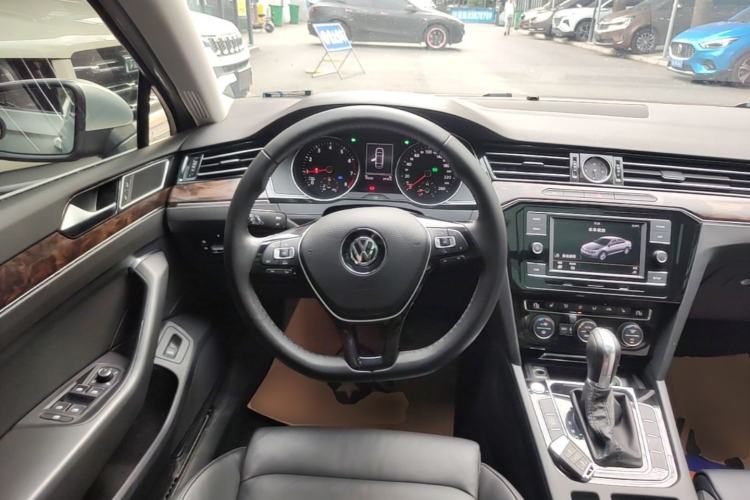 Used Volkswagen Magotan 2018 Facelift 330TSI DSG Luxury Model Steering Wheel