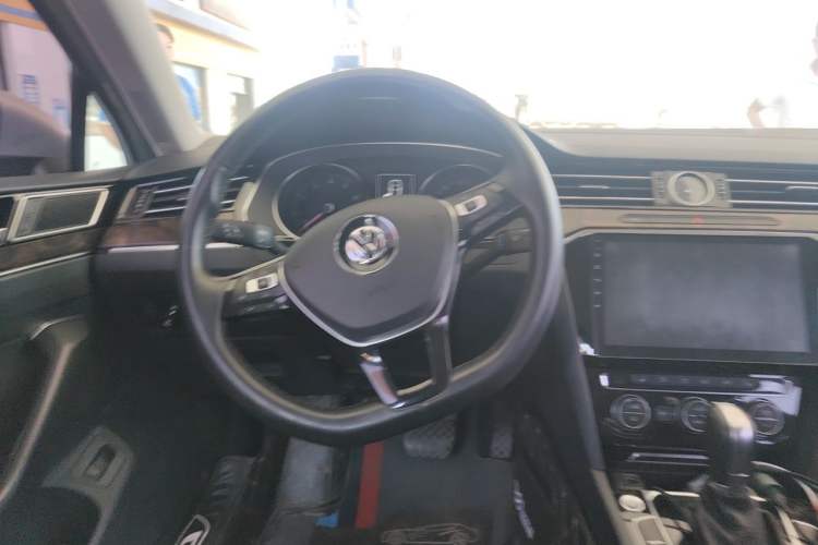 Used Volkswagen Magotan 2018 Facelift 330TSI DSG Luxury Model Steering Wheel
