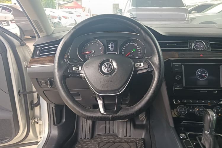 Used Volkswagen Magotan 2018 Facelift 330TSI DSG Luxury Model Steering Wheel